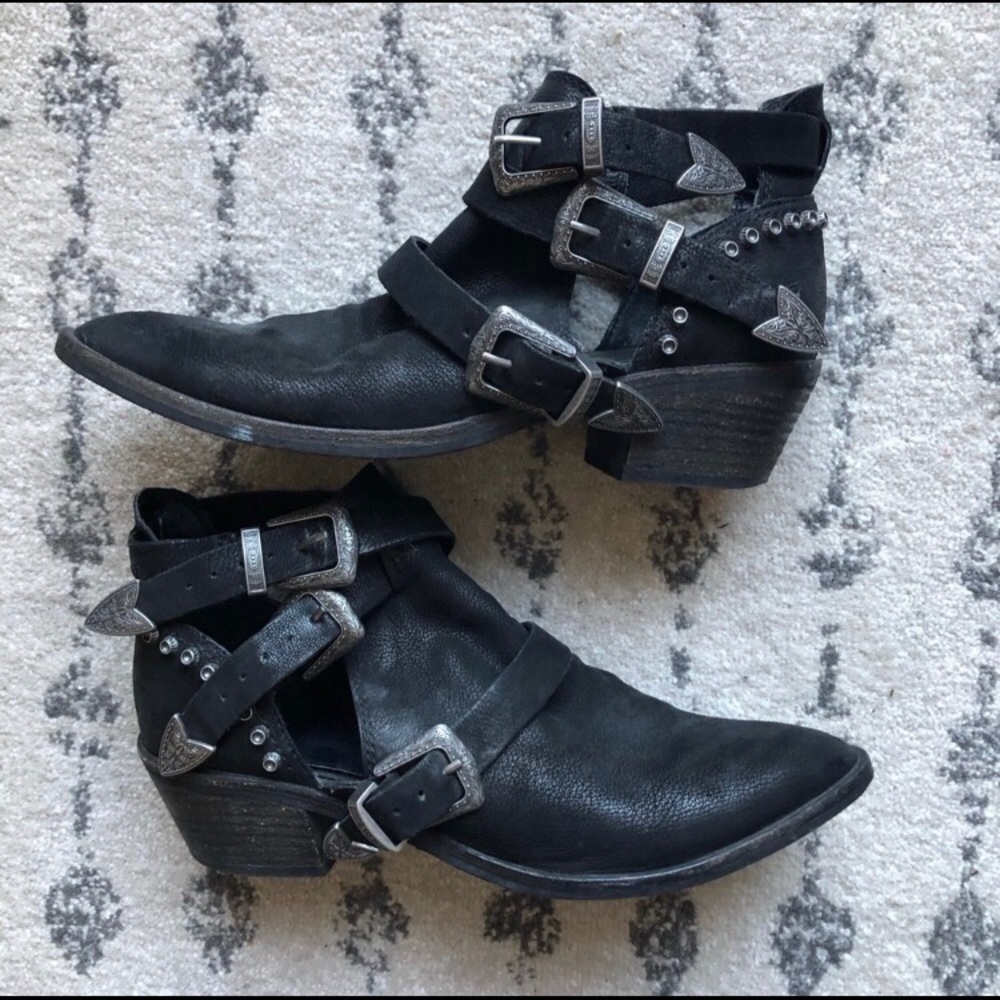 Black Dolce Vita Booties